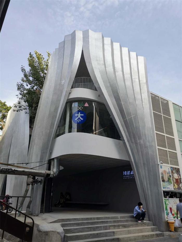 北京798一個從【舊廠房創(chuàng)意出來的藝術區(qū)】(圖14)